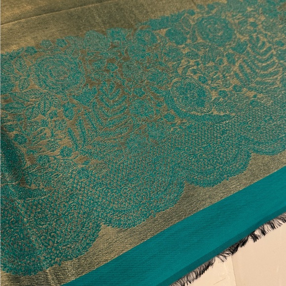 Reversible moonlight Shawl - Picture 5 of 14